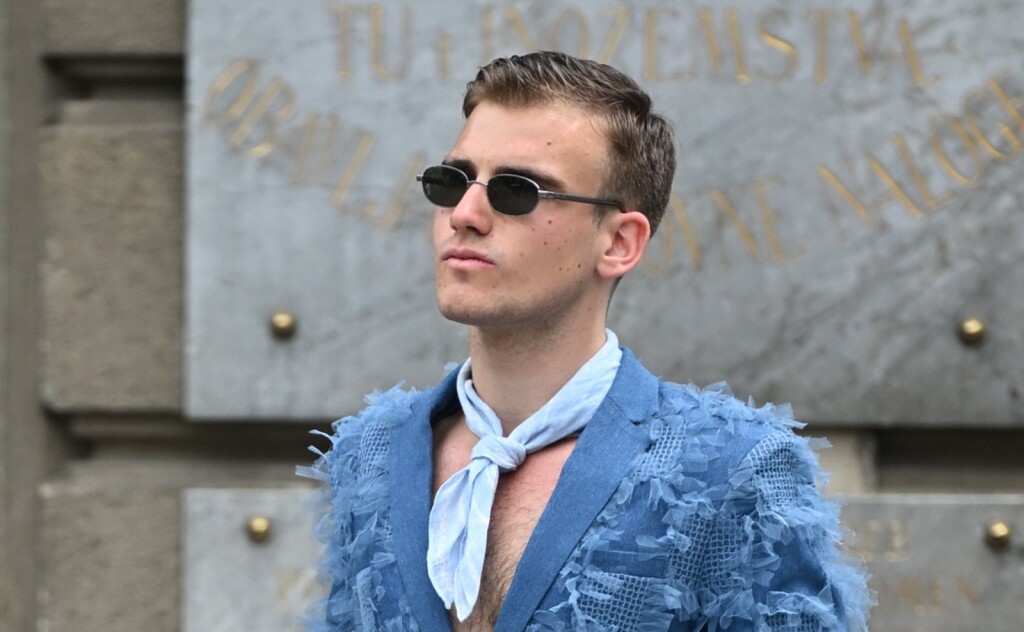 Modno izdanje muškarca u šetnji Zagrebom