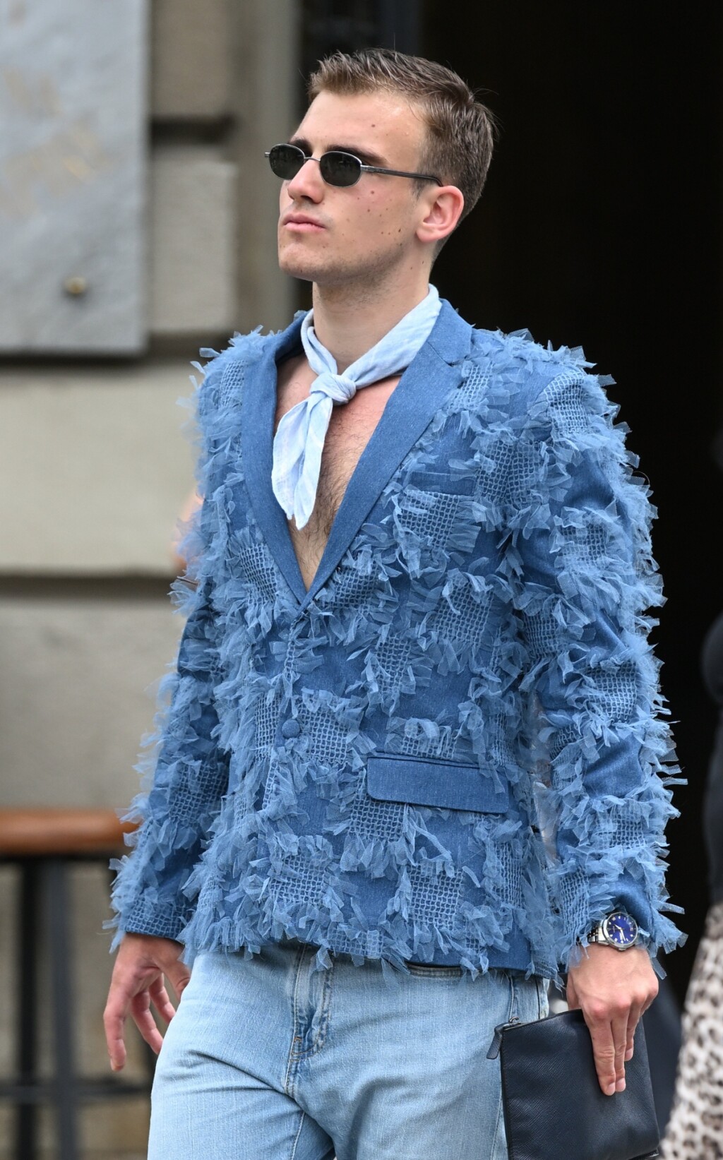 Modno izdanje muškarca u šetnji Zagrebom