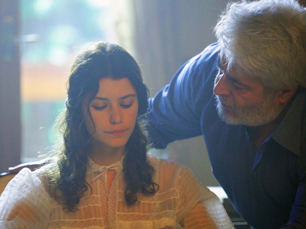 Beren Saat - 4