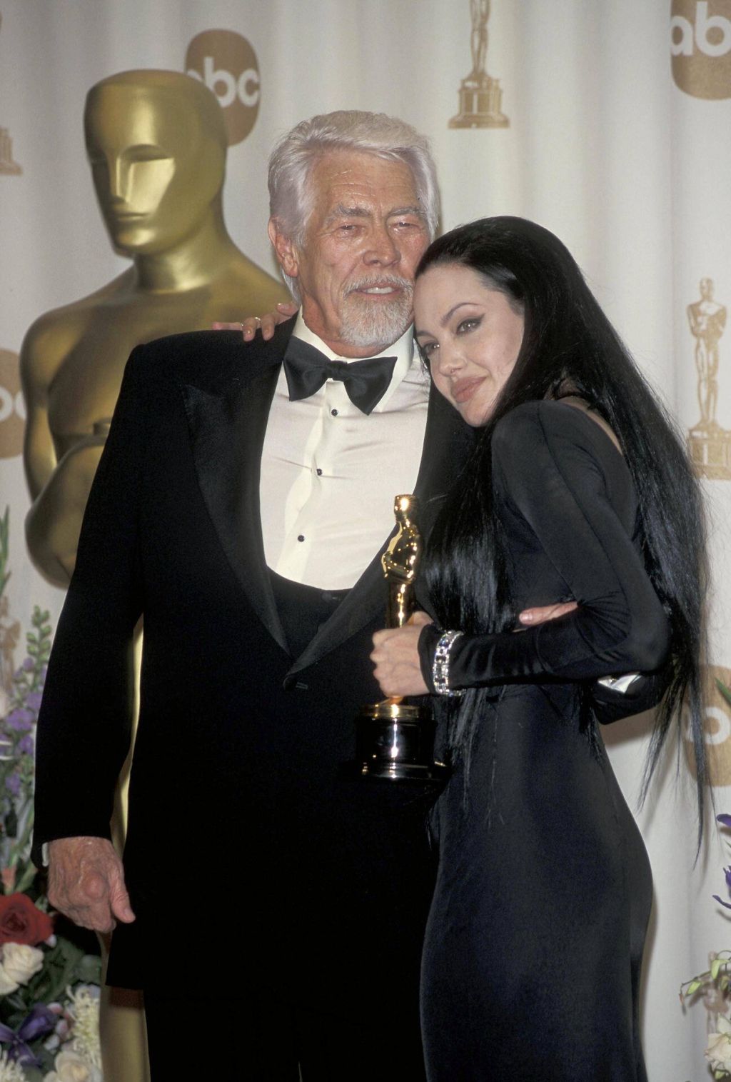 James Coburn i Angelina Jolie na Oscarima 2000.