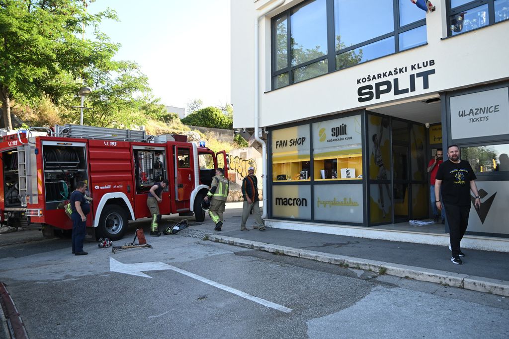 Požar u košarkaškoj dvorani na Gripama