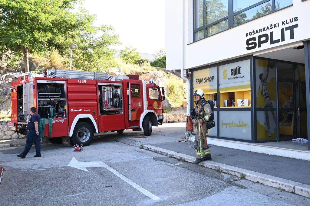 Požar u košarkaškoj dvorani na Gripama