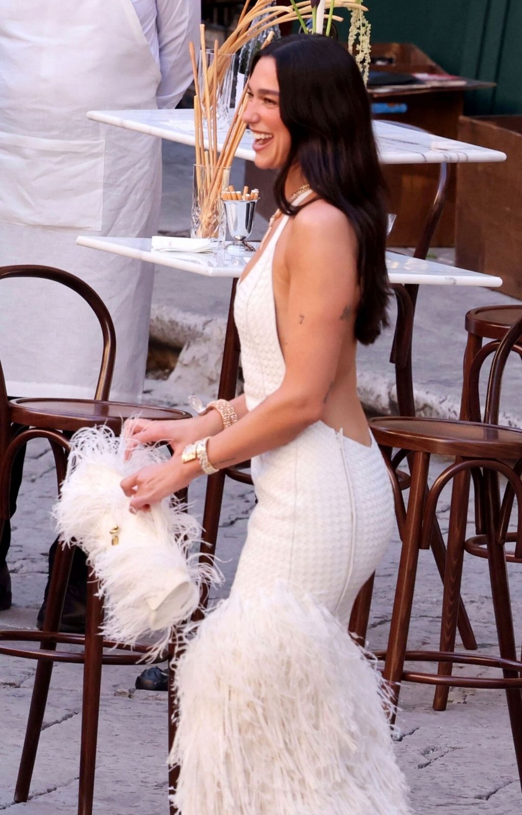 Dua Lipa oduševljava izdanjima u bijelom