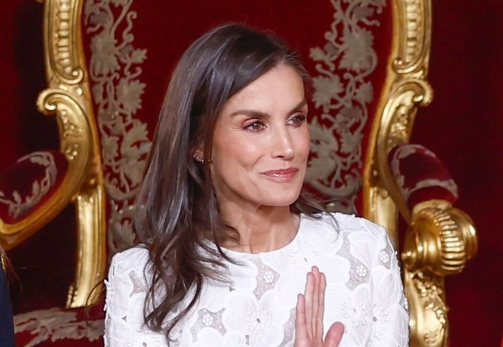 Kraljica Letizia za susrete s Papom birala je divne bijele kreacije - 3