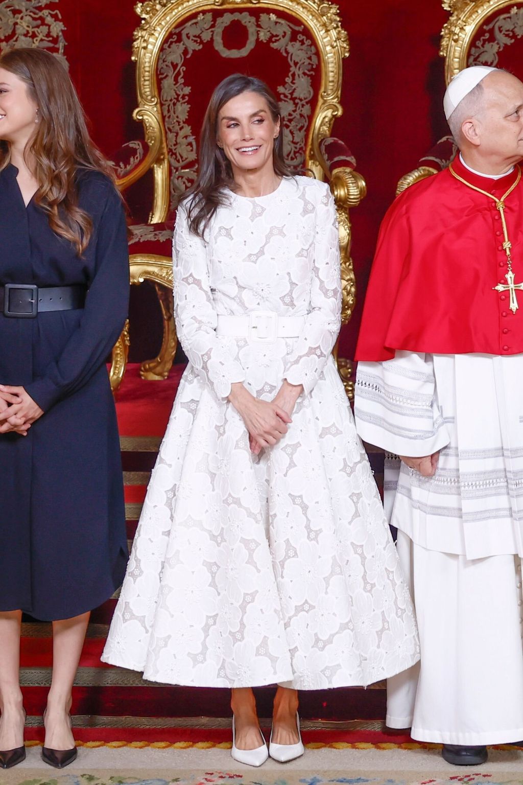 Kraljica Letizia za susrete s Papom birala je divne bijele kreacije - 4