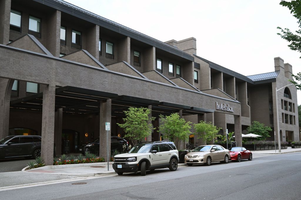 Hotel AKA