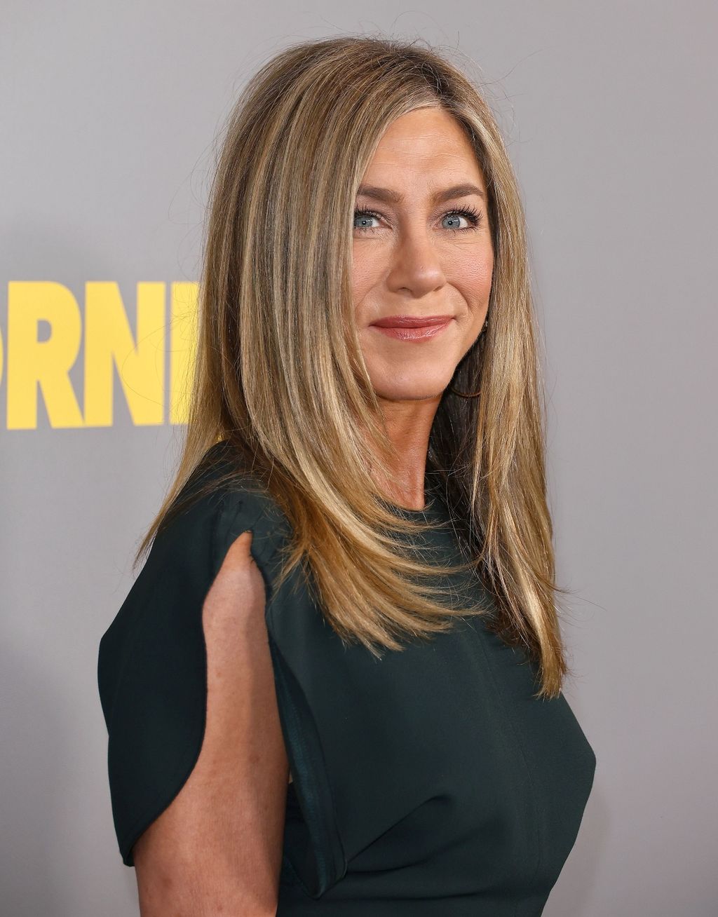 Jennifer Aniston u tamnozelenoj haljini