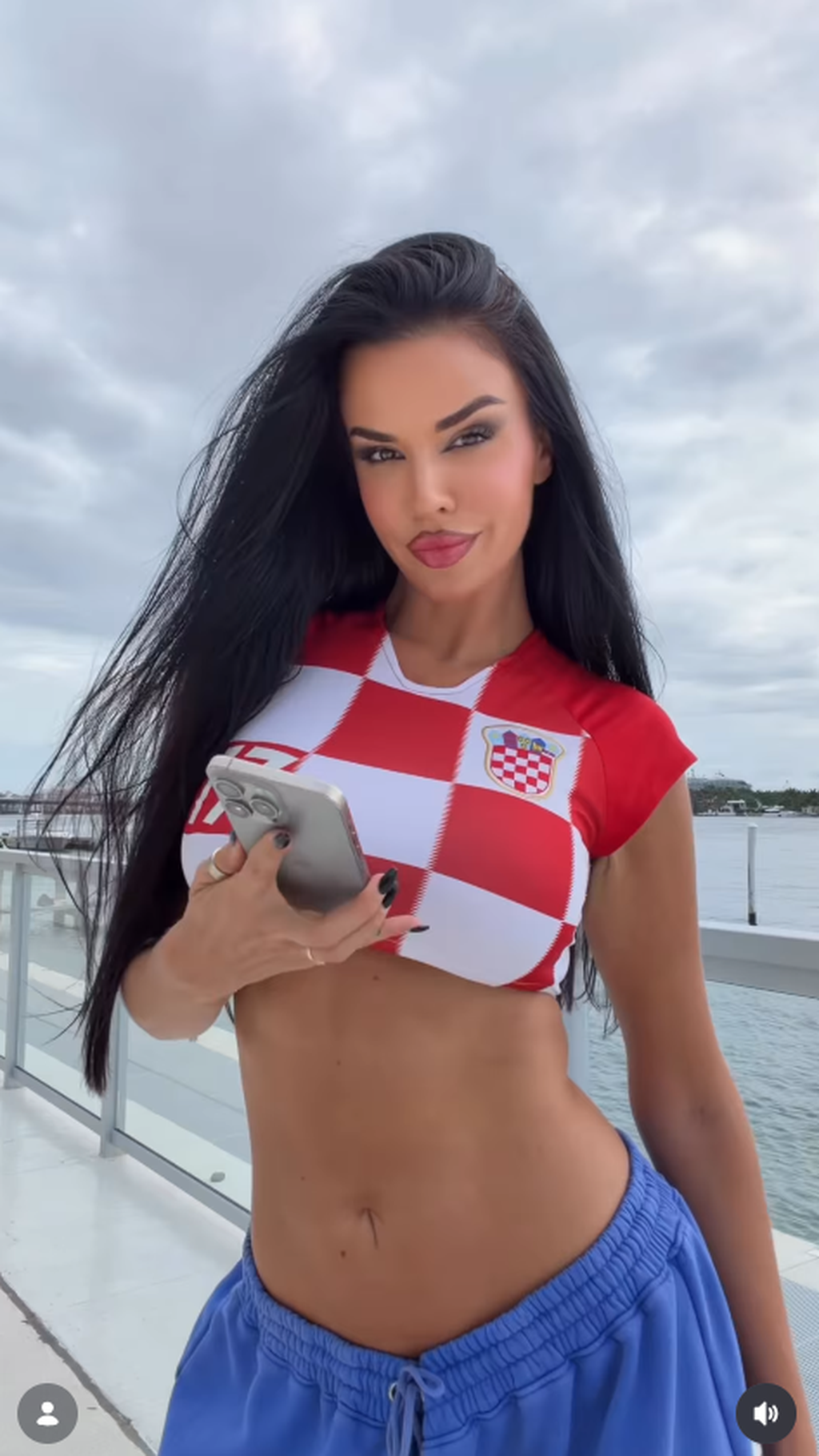 Ivana Knoll - 4