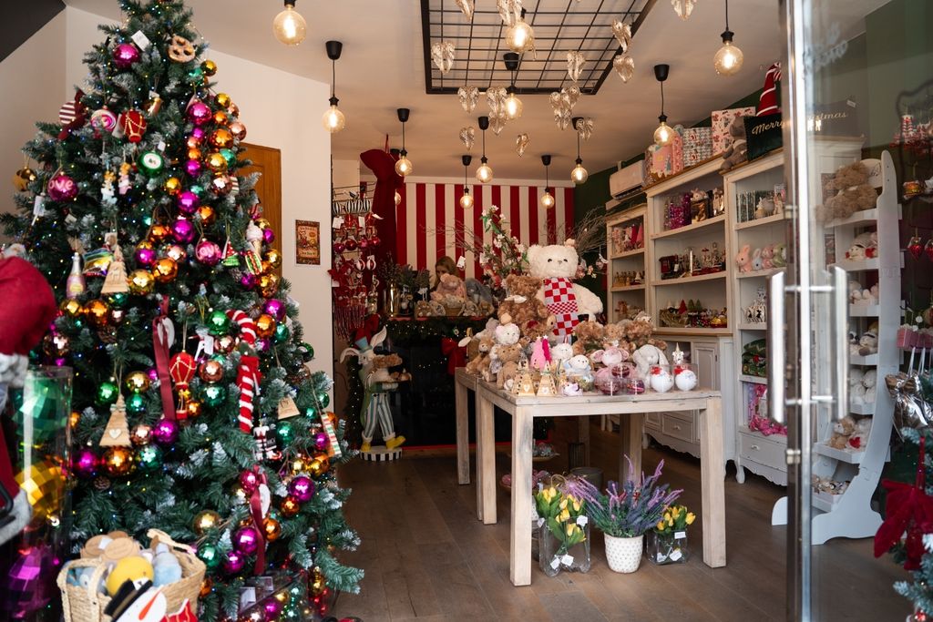 Winnie’s Christmas Shop