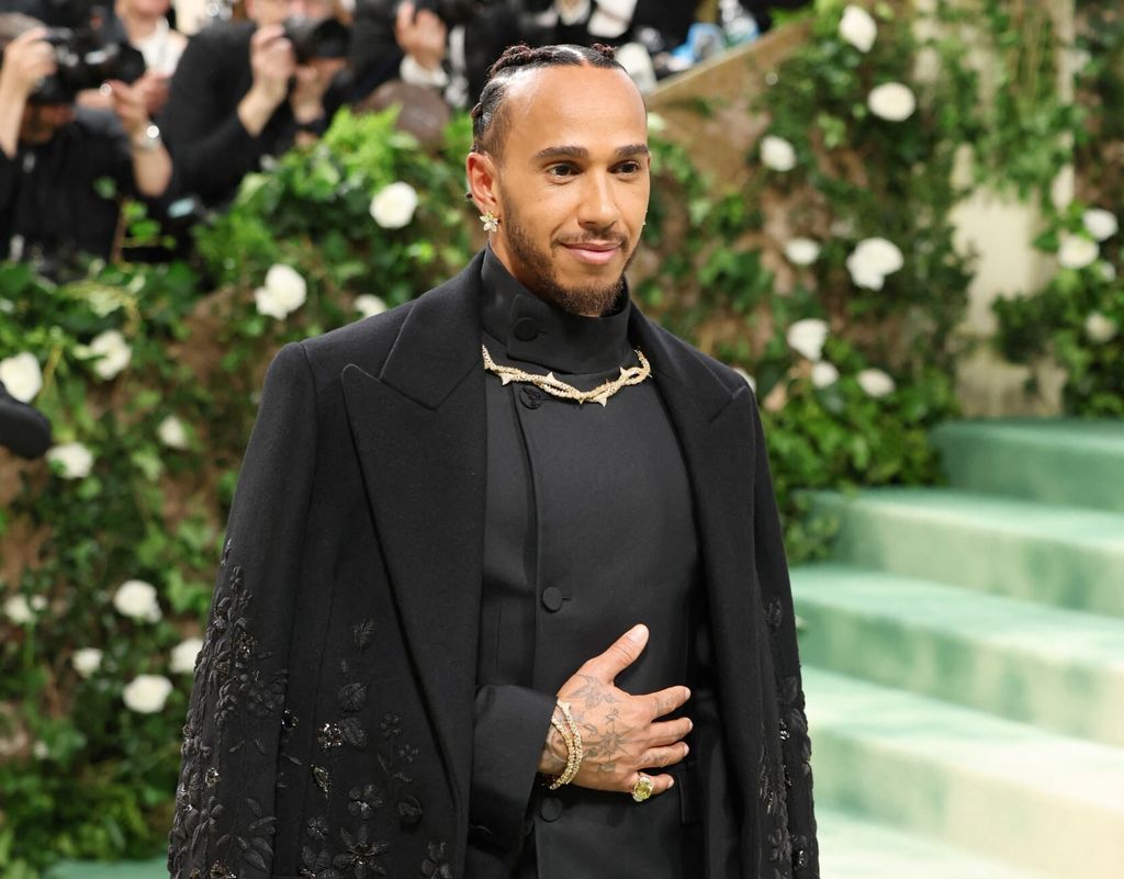 Lewis Hamilton na Met Gali 2024.