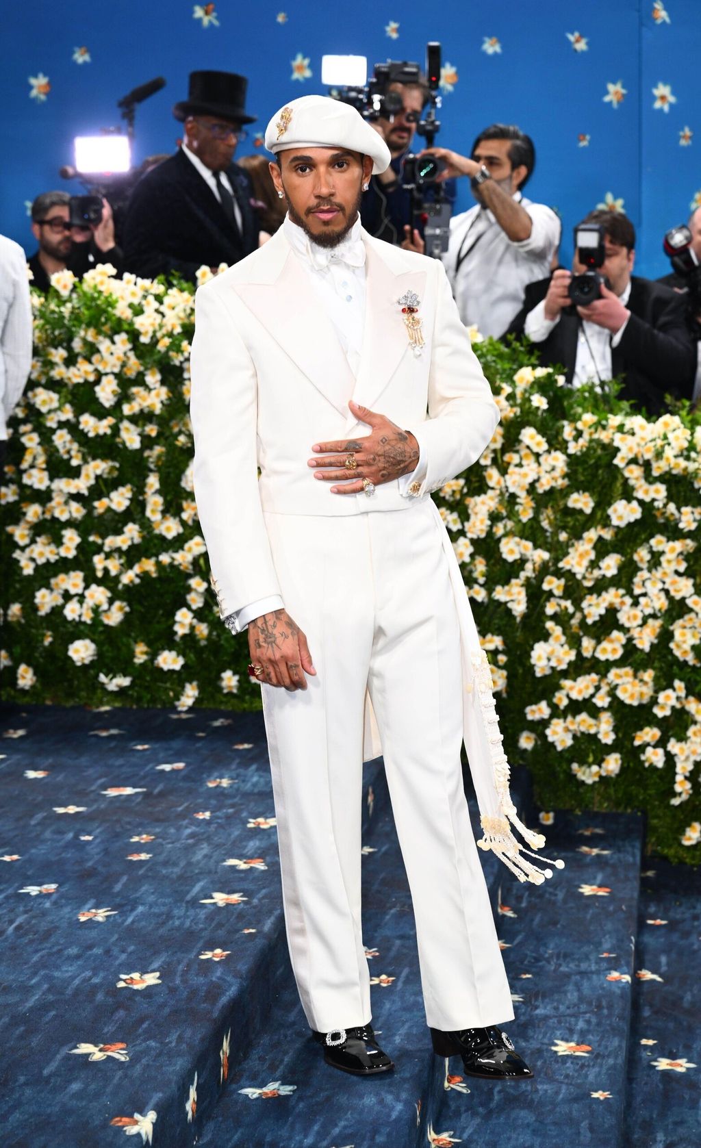 Lewis Hamilton na Met Gali 2026.