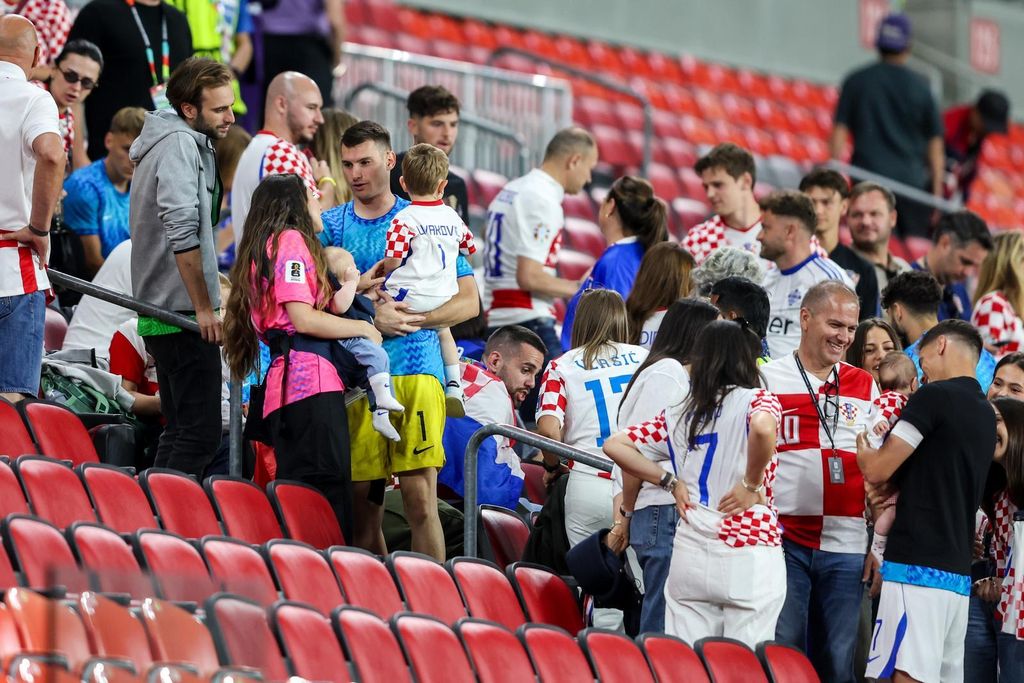 Vatreni s obitelji - 6