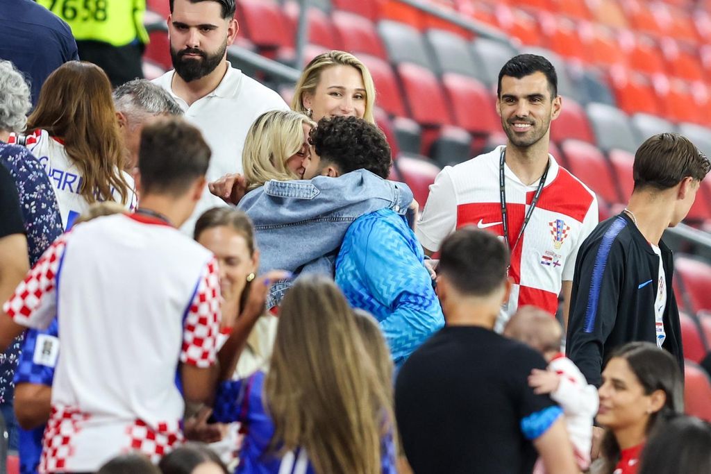 Vatreni s obitelji - 11