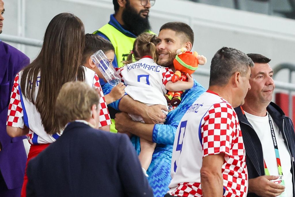 Vatreni s obitelji - 12