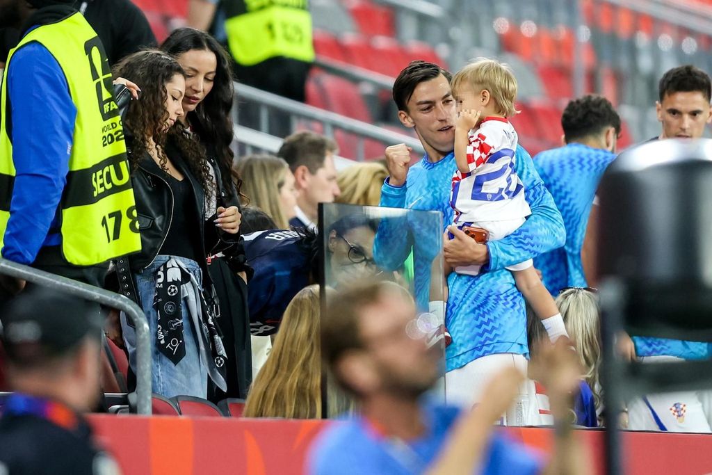 Vatreni s obitelji - 13