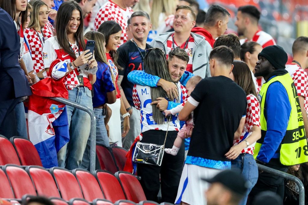 Vatreni s obitelji - 14
