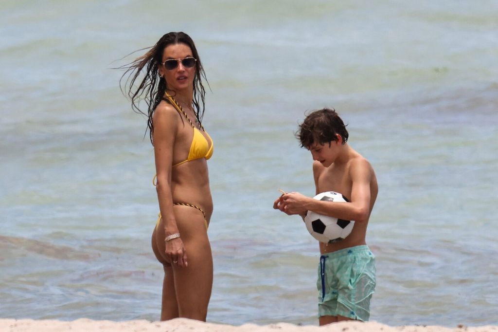 Alessandra Ambrosio - 3