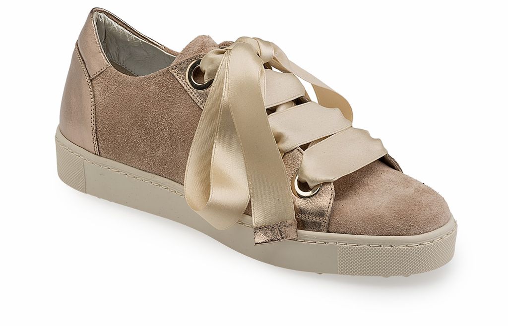 Guliver tenisice, bež nijansa sa satenskim vrpacama, 840 kn