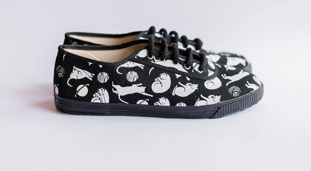 Sugar Ants oslikao tenisice Startas koje pozivaju na udomljavanje životinja - 1