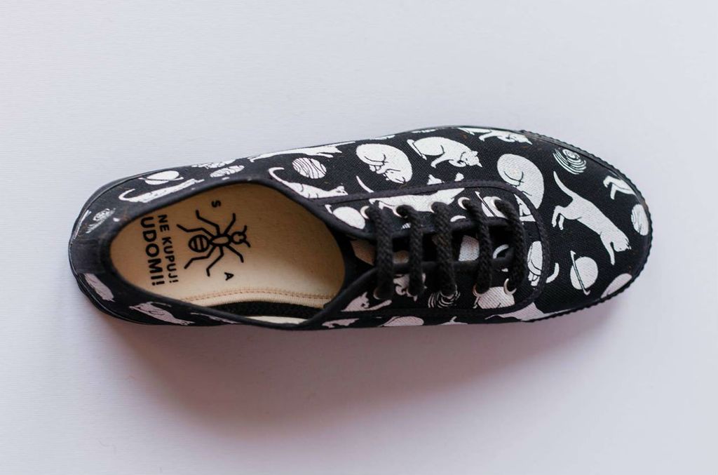 Sugar Ants oslikao tenisice Startas koje pozivaju na udomljavanje životinja - 5