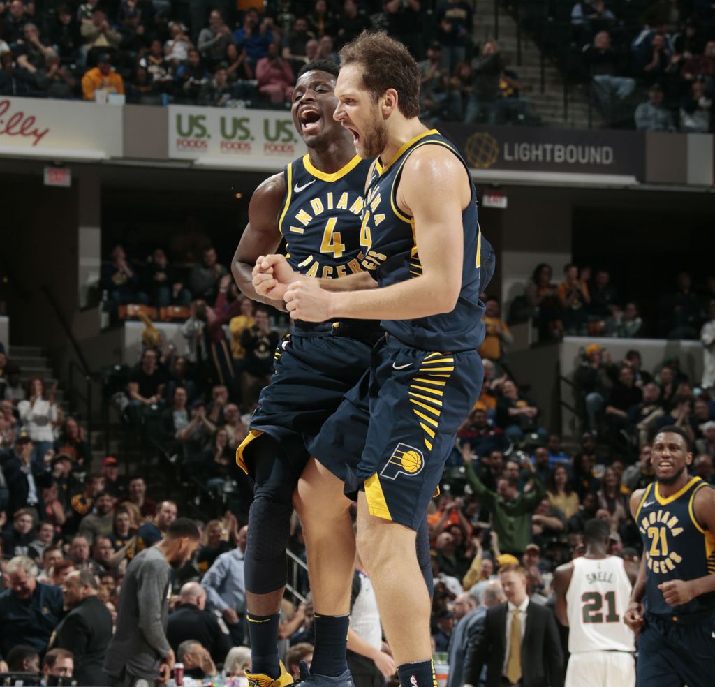 Victor Oladipo i Bojan Bogdanović (Foto: AFP)