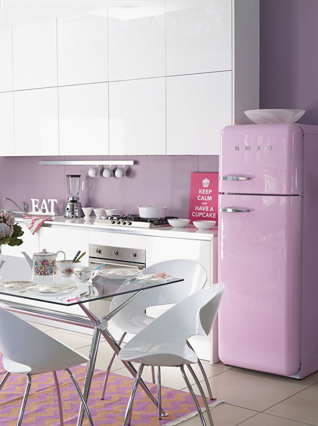 Pastelna ružičasta u kuhinji - zašto ne?