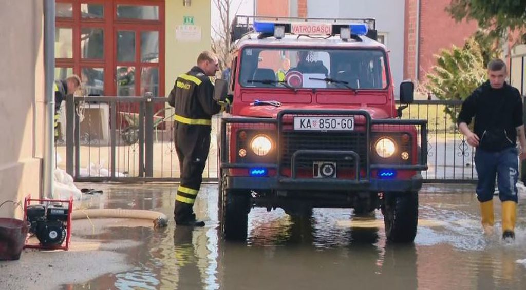 Poplave uzrokuju probleme diljem zemlje (Foto: Dnevnik.hr) - 1