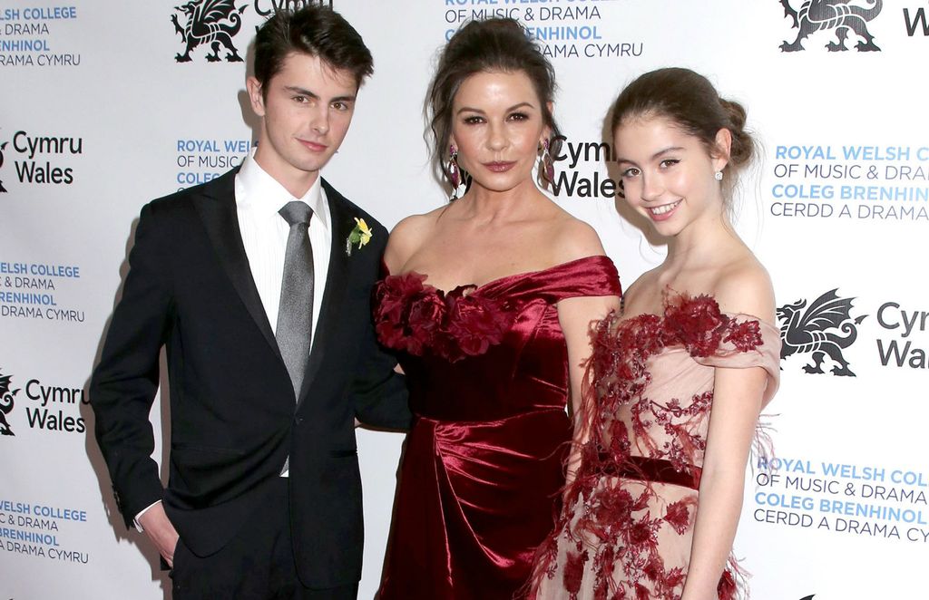 Catherine Zeta-Jones s kćeri Carys i sinom Dylanom - 4