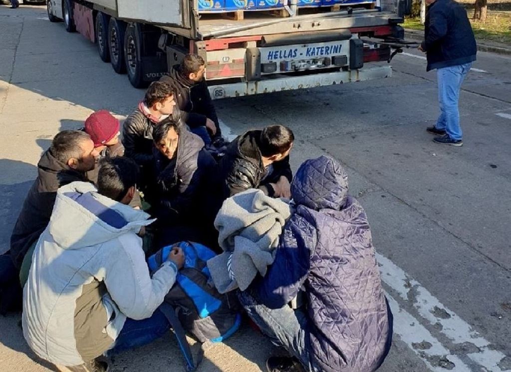 Migranti u pokušaju ilegalnog prelaska granice u Srbiji (Foto: Carina Srbije) - 1