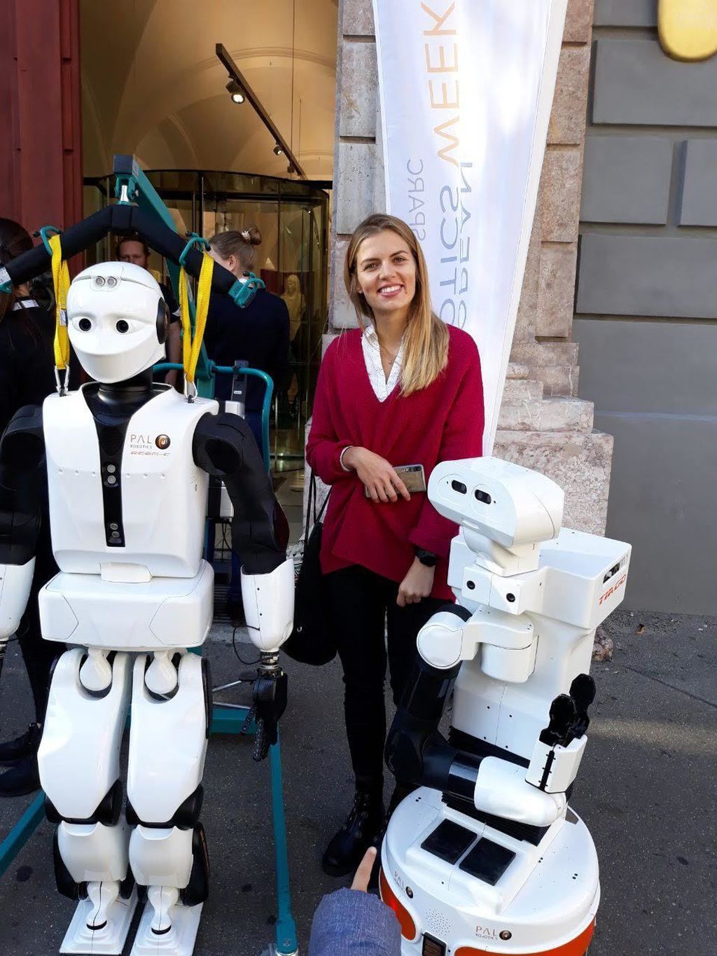 Trenutno radi na nekoliko projekata za automobilsku industriju