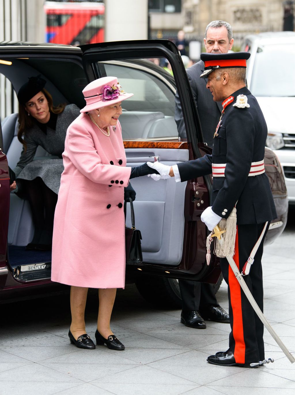 Kraljica Elizabeta i vojvotkinja Catherine Middleton posjetile su King's College u Londonu