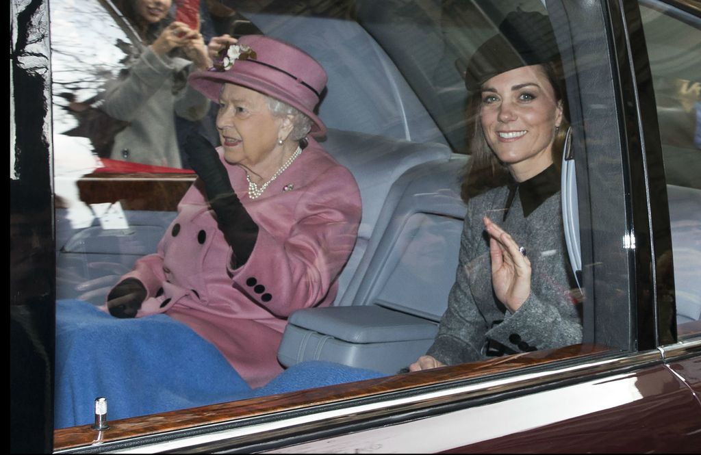 Kraljica Elizabeta i vojvotkinja Catherine Middleton posjetile su King's College u Londonu - 7