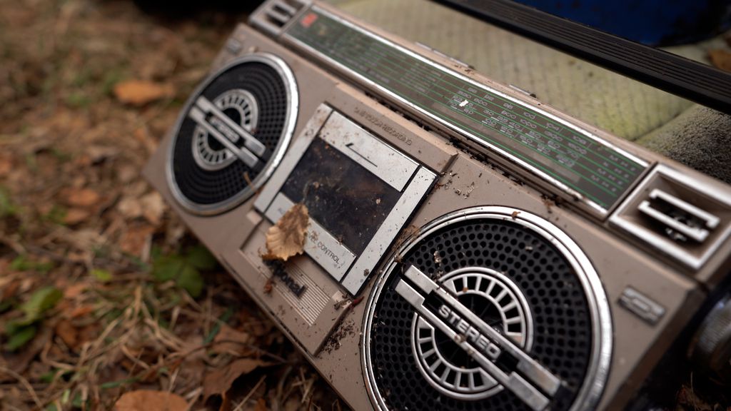 Stari kazetofon bačen u špilju kod Žute Lokve