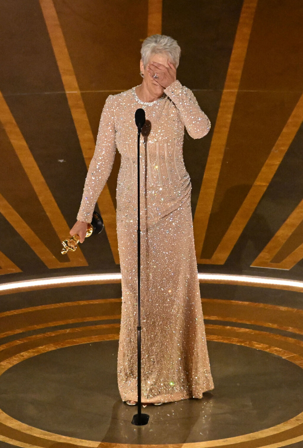 Jamie Lee Curtis u haljini modne kuće Dolce & Gabbana na 95. dodjeli Oscara - 12