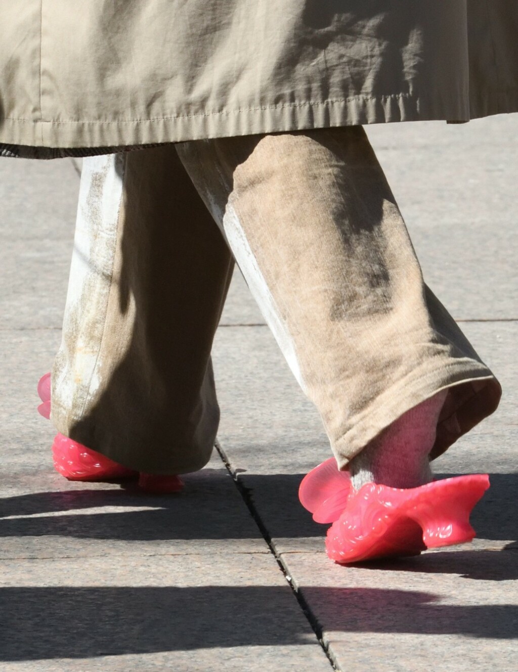 Efektne cipele napravljene su od hipoalergene i 100 posto veganske vrste PVC-a