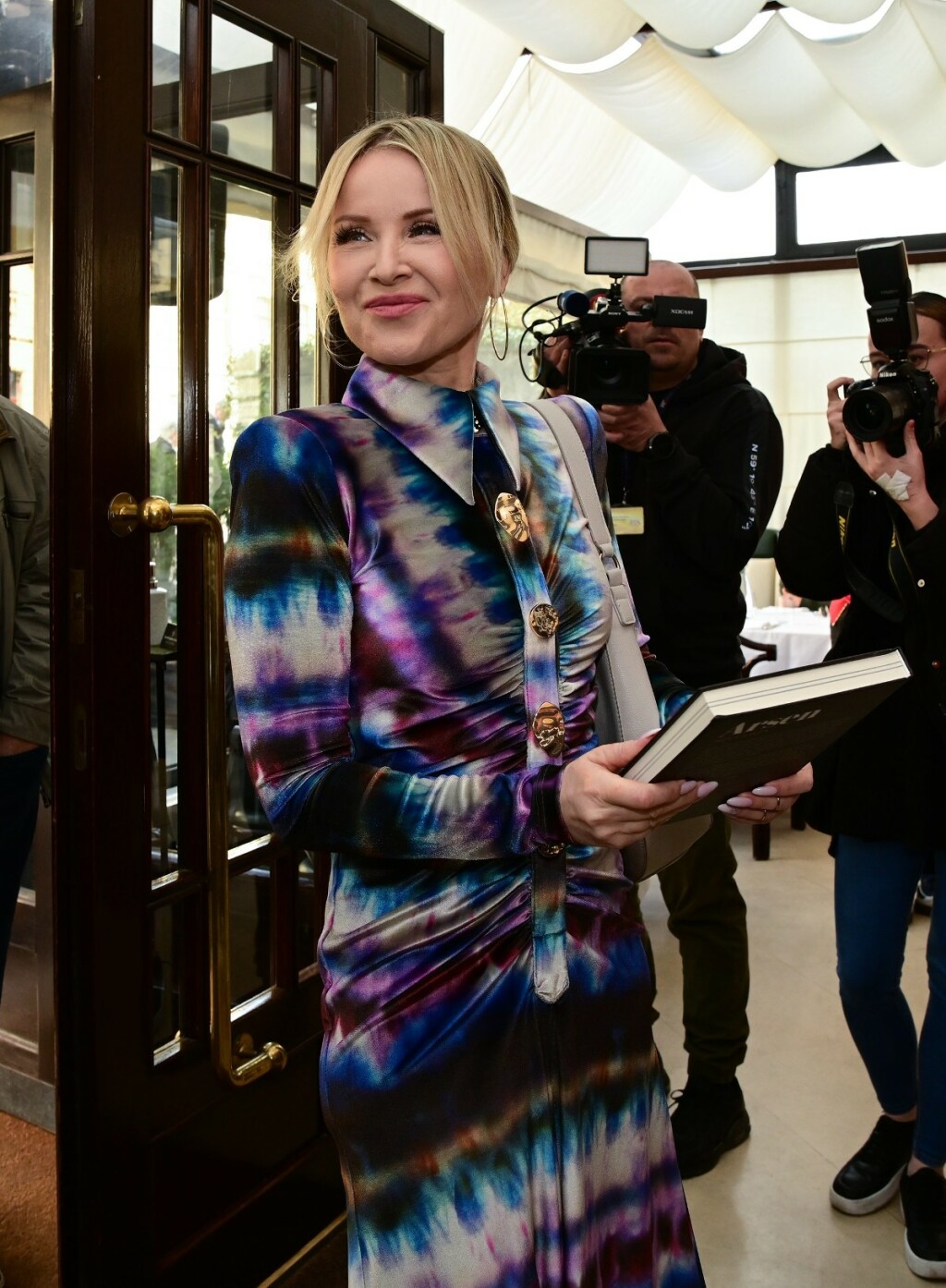 Danijela Martinović na promociji knjige o Arsenu Dediću