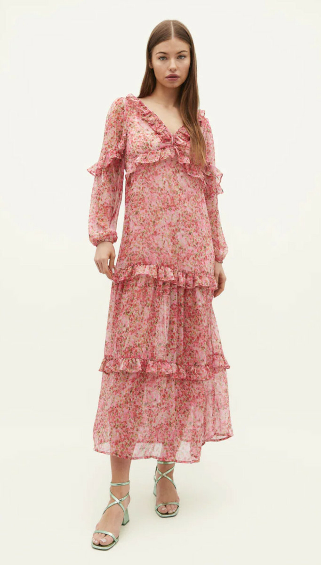 Lucija Lugomer nosi maksi haljinu iz Stradivariusa cvjetnog dezena