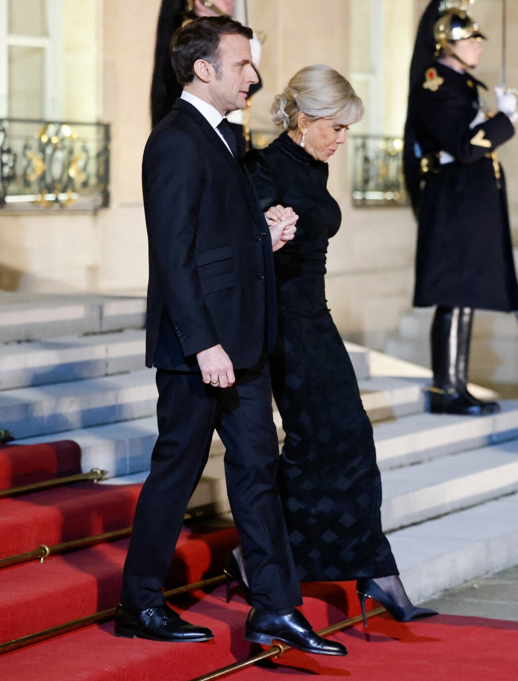 Emmanuel i Brigitte Macron dočekuju katarskog emira