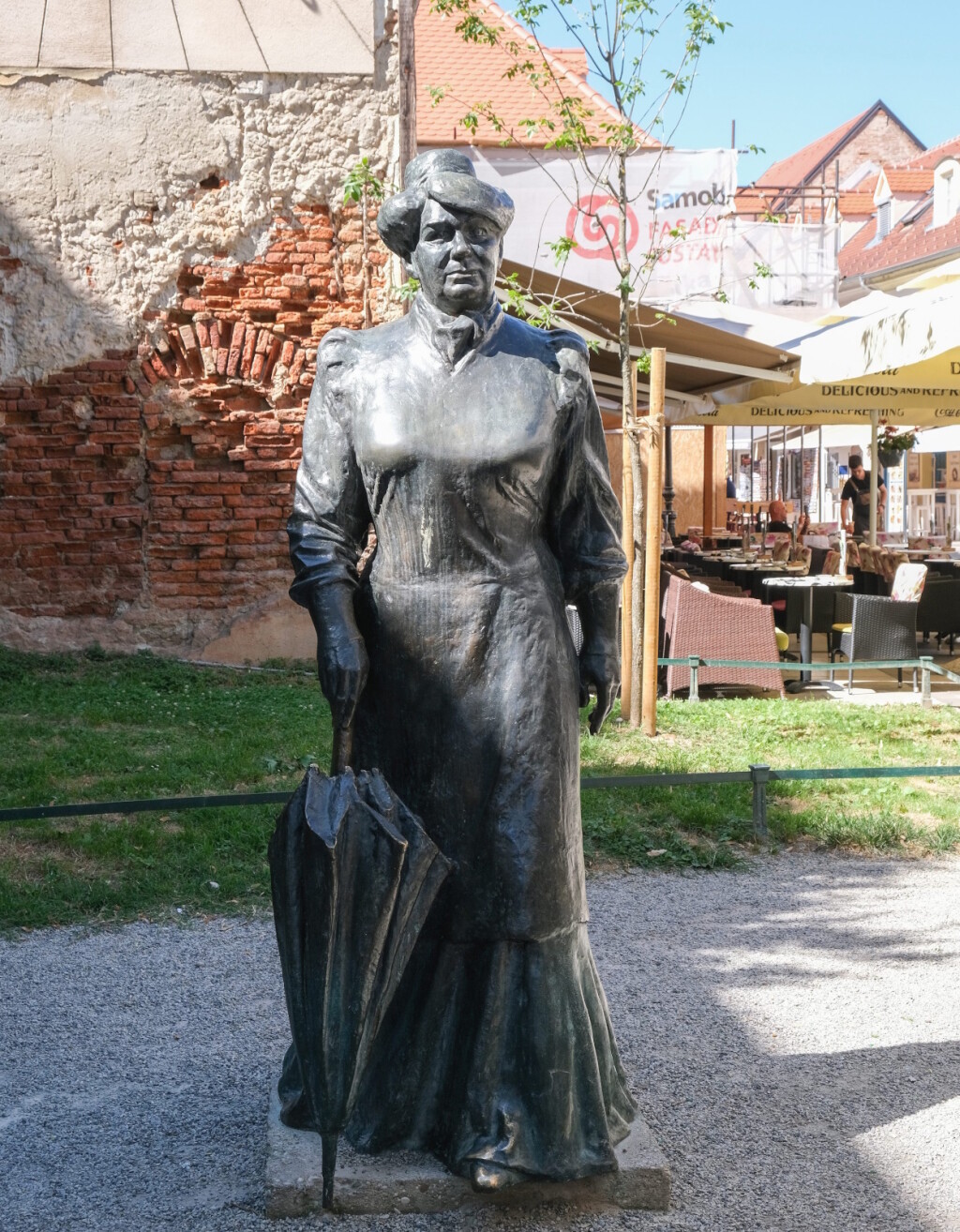 Kip Marije Jurić Zagorke u Zagrebu