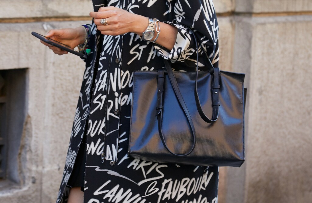 Velike torbe su omiljeni odabir za odlazak na posao i druge prigode