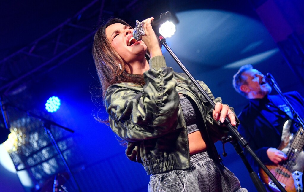 Severina u blještavom traperu na modnom eventu