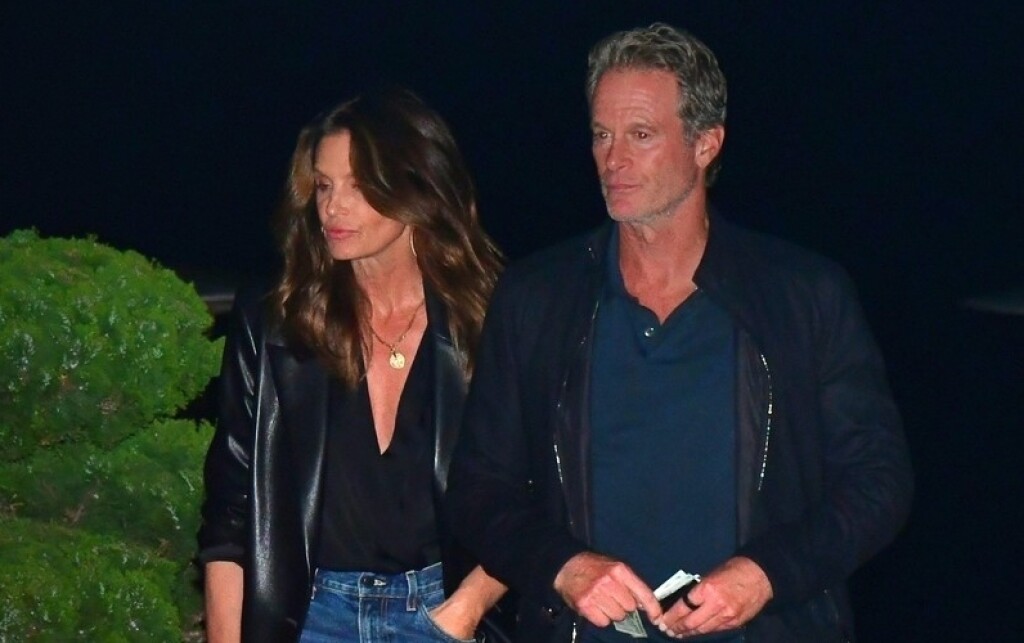 Supermodel Cindy Crawford i njezin suprug Rand Gerber večer su proveli s prijateljima