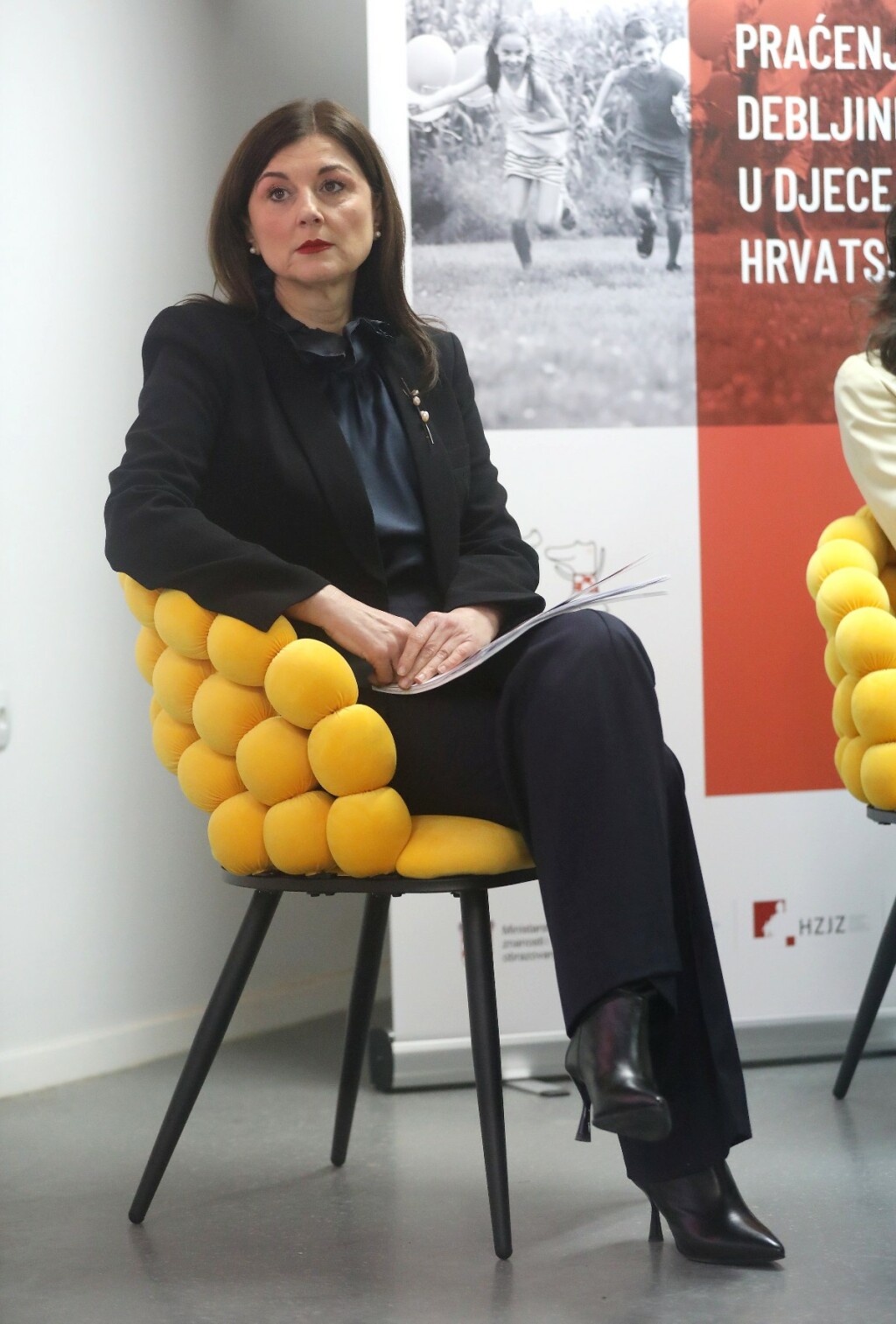 Sanja Musić Milanović u crnom odijelu