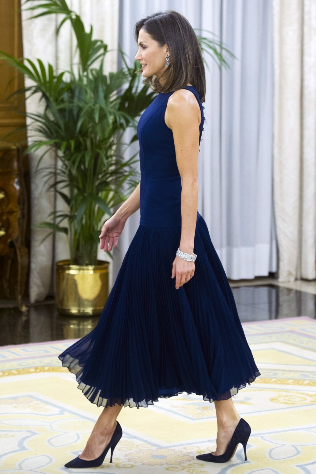 Letizia u tamnoplavoj haljini prilikom susreta s kineskim predsjednikom