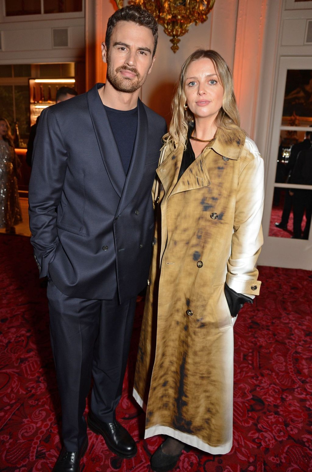 Theo James i Ruth Kearney