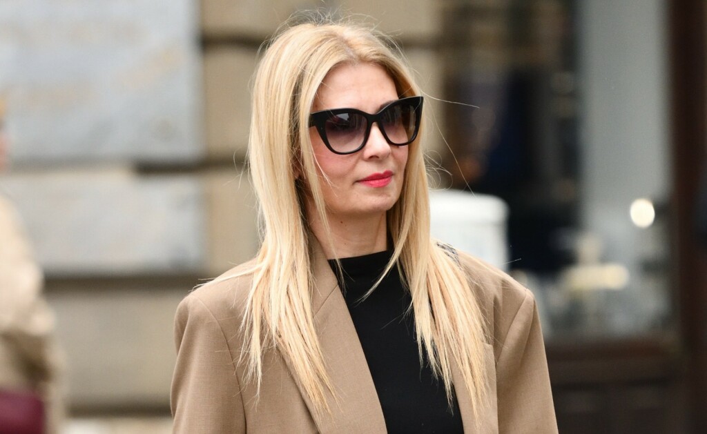 Zgodna dama iz Zagreba u najlonkama brenda Saint Sass