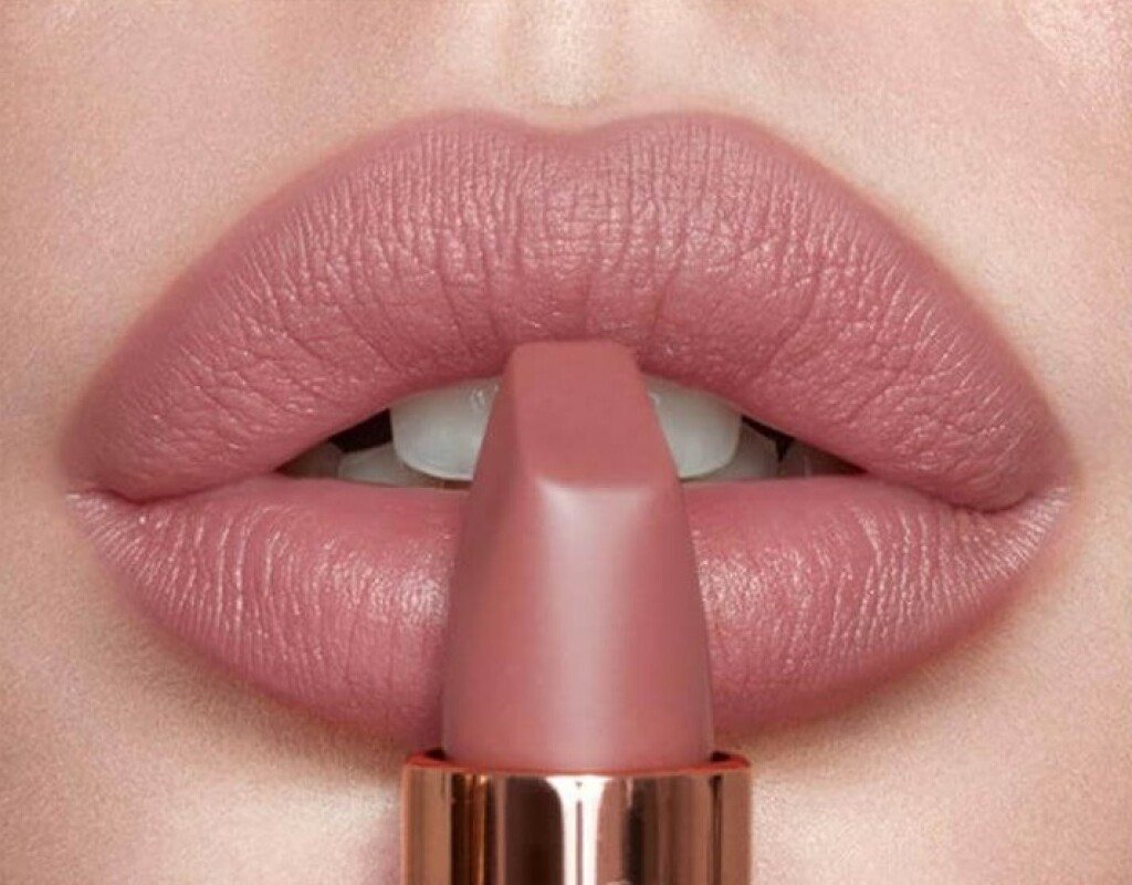 Nijansa Pillow Talk Charlotte Tilbury pristaje svim putima