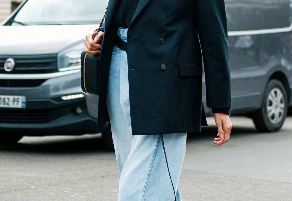 Sako i traperice u paru izgledaju odlično