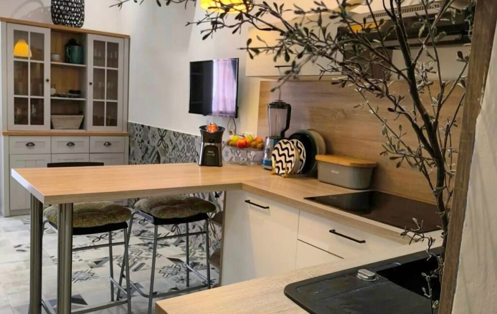 Prekrasno preuređena 80 godina stara kuća u Puli - 19