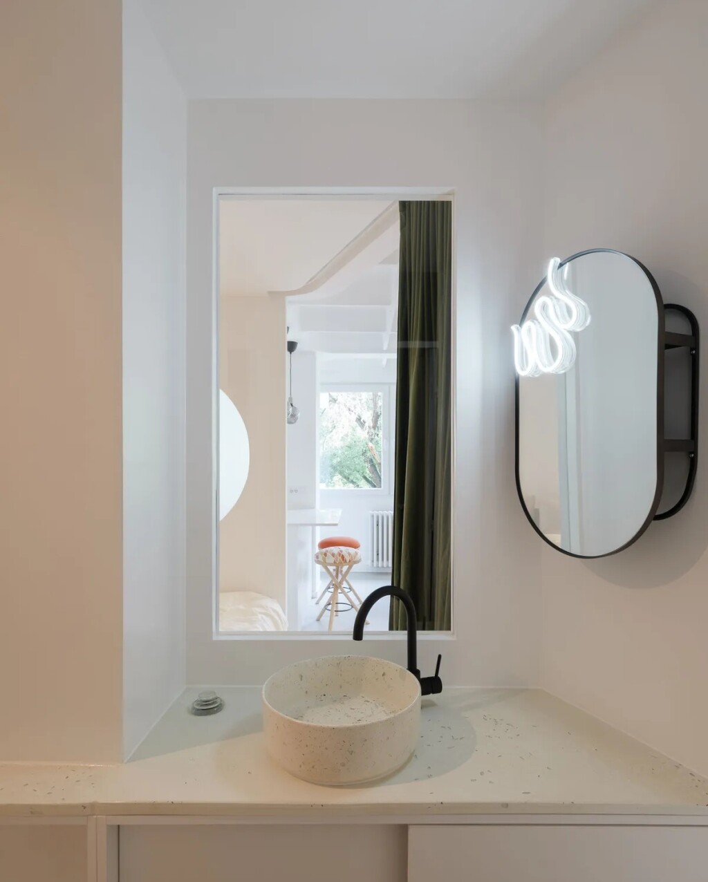 Stan za dvoje s umetnutom spavaćom sobom